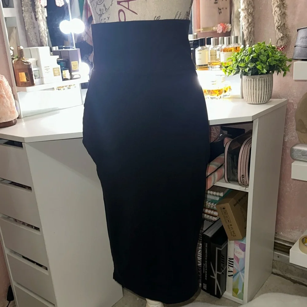 Black Bebe high waisted skirt - Picture 1 of 3